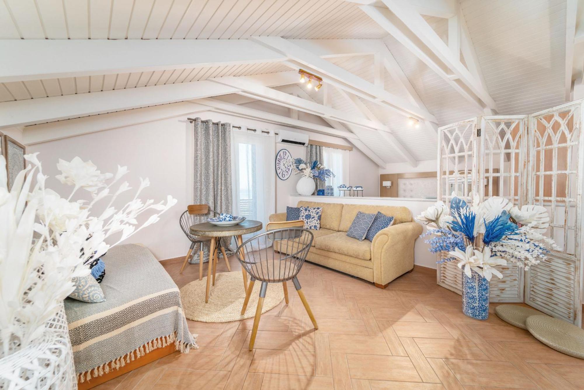 Niver Luxury Suites Lefkada City Room photo